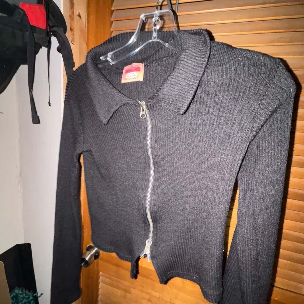 Black Full-Zip Collared Knit Cardigan Sweater
